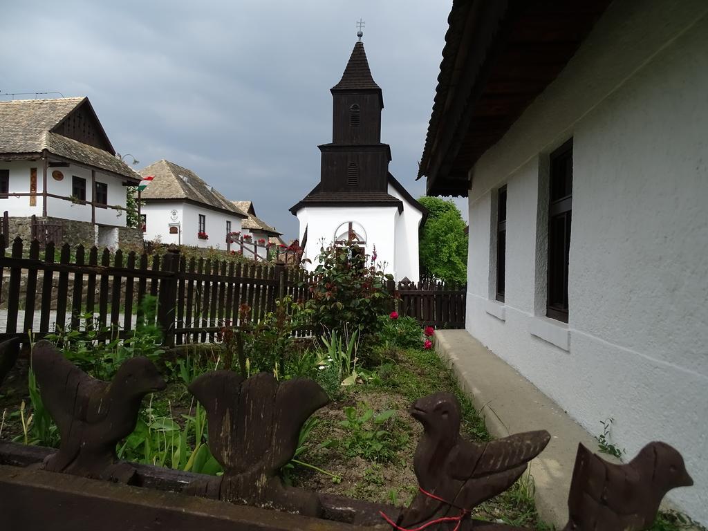 Nefelejcs Vendeghaz Holloko Apartment Екстериор снимка