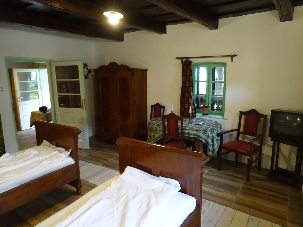 Nefelejcs Vendeghaz Holloko Apartment Екстериор снимка