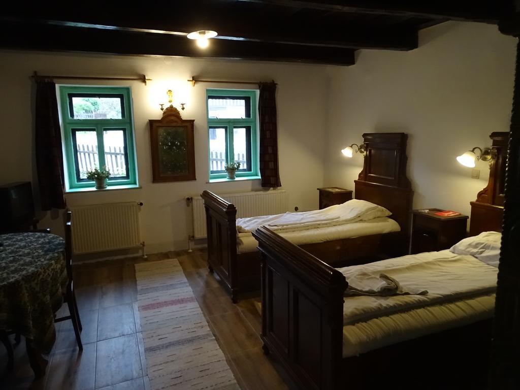 Nefelejcs Vendeghaz Holloko Apartment Екстериор снимка